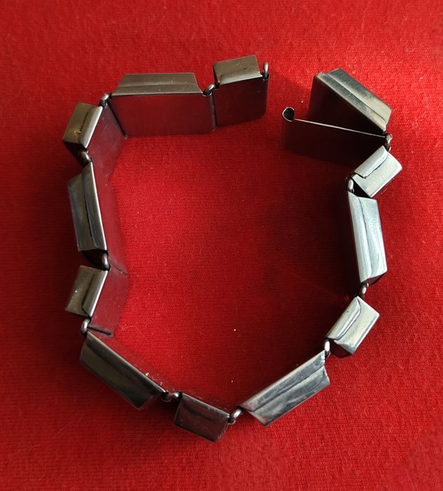 Продам магнитный браслет для здоровья