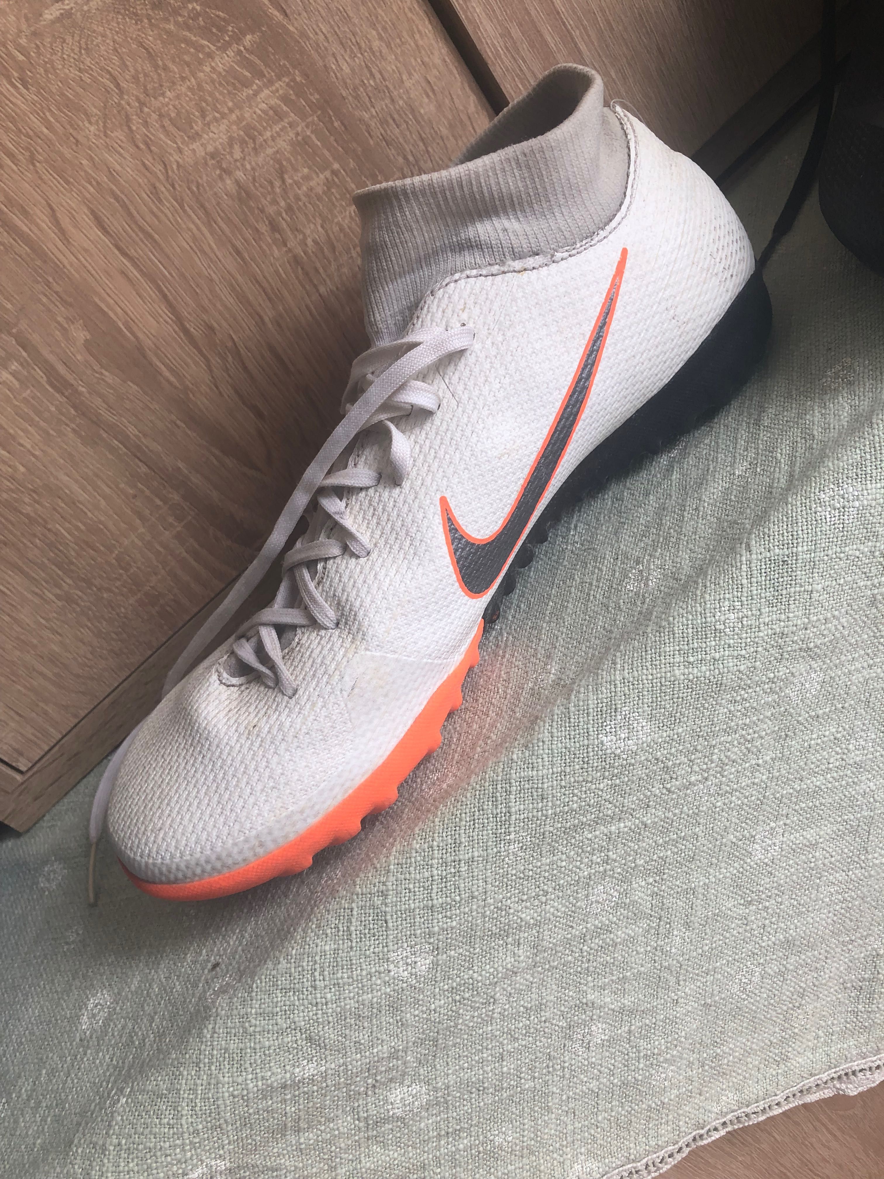 Vând ghete de sala de fotbal Nike mercurial x albe cu șoseta