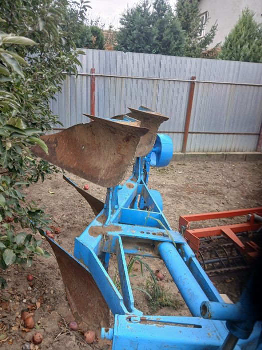 Vând plug 2 trupite reversibil