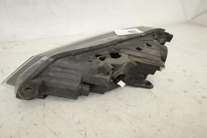 Фар Дясно Оригинален Ксенон Адаптивен Повреден Шкода Суперб 3 / Skoda