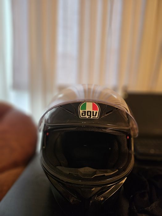 Agv k1  gloss black  L  saculet pinlock