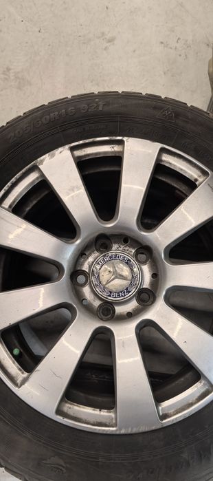 Jenti cu cauciucuri de iarna rulate o iarna