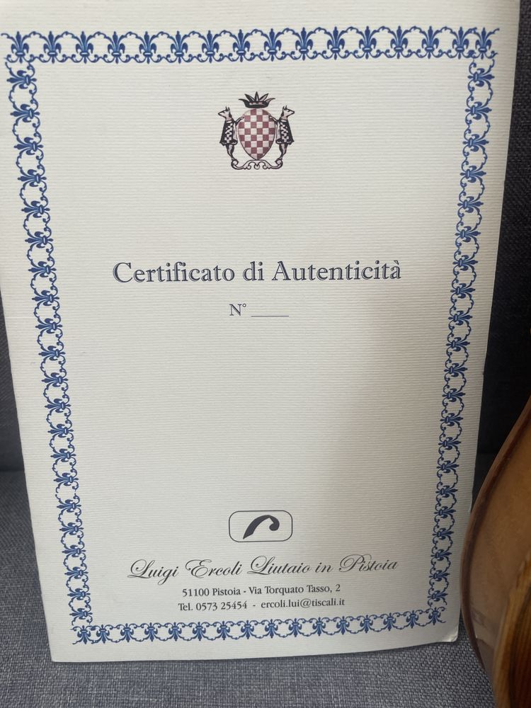 Vand o vioara de maestru cu certificat