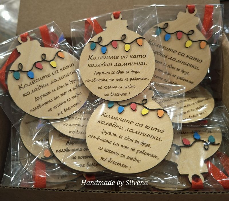 Коледни играчки за елха