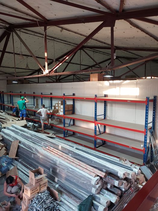 Vând rafturi metalice reglabile