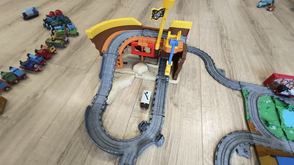 Sine Thomas &Friends