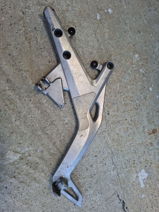 Suport scărițe stânga pentru Kawasaki er6 N si F model 2012 - 2016