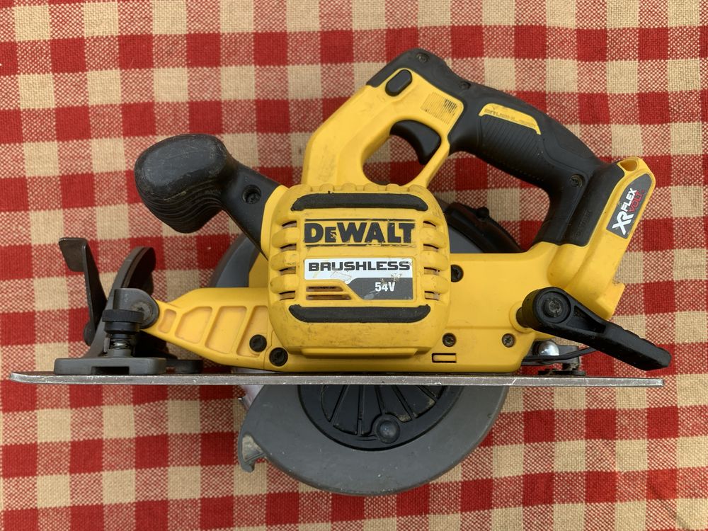 DeWALT DCS 575/54V/безчетков ръчен циркуляр