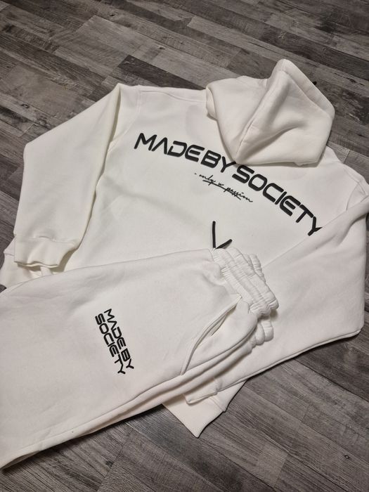 Trening barbat noi cu eticheta