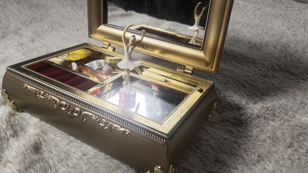 Шкатулка с балериной