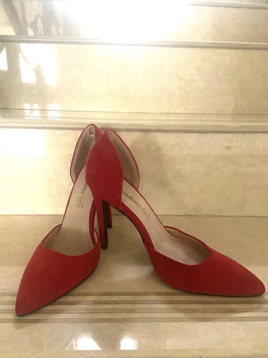 Обувки на висок ток