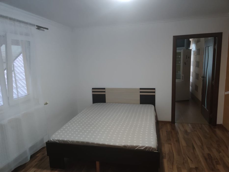 Ofer spre închiriere garsonieră!