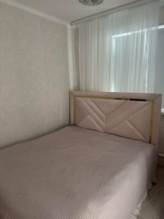 Продам кровать с маленьким комодом