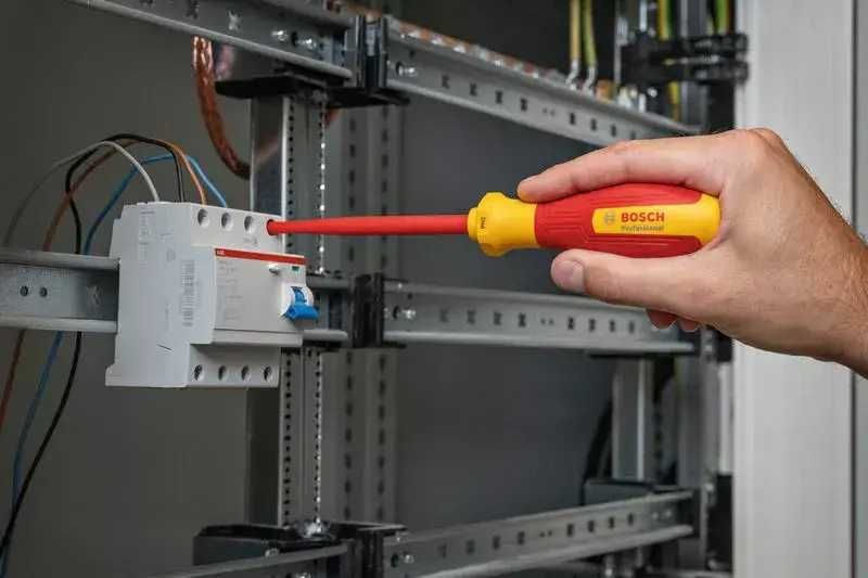 ПРОМОЦИЯ!Комплект отвертки с вложка изолирани TX VDE 7 части Bosch