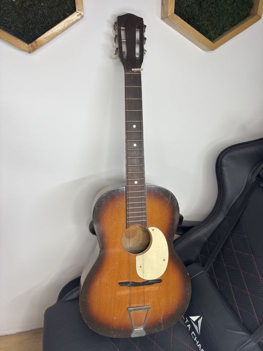 Chitara acustica maro