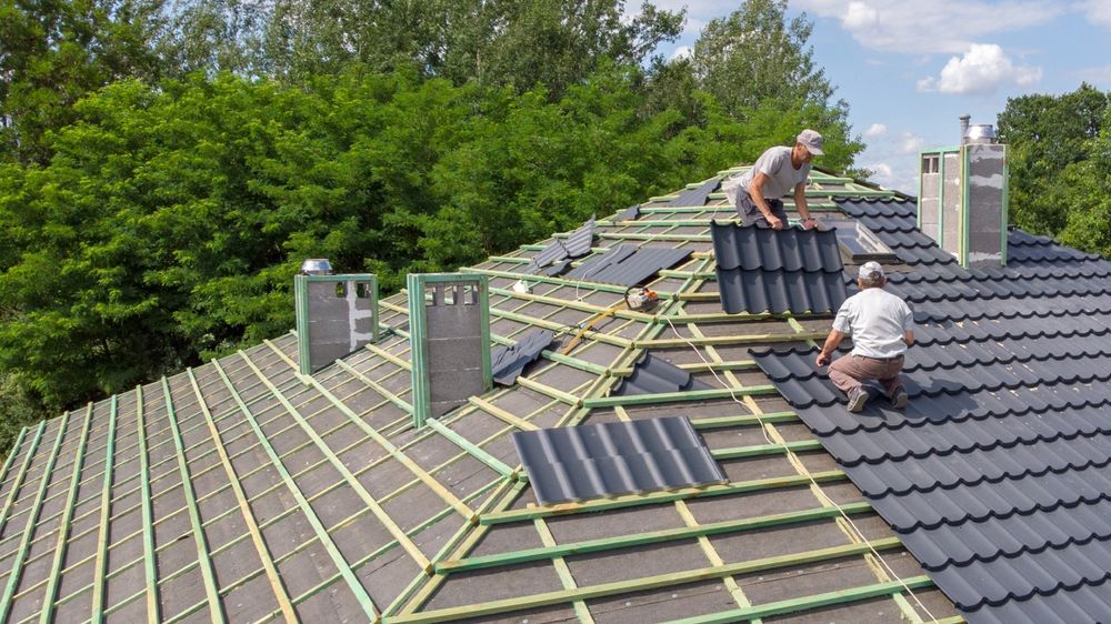 Reparatii acoperisuri si montaj invelitori la preturi fara concurenta