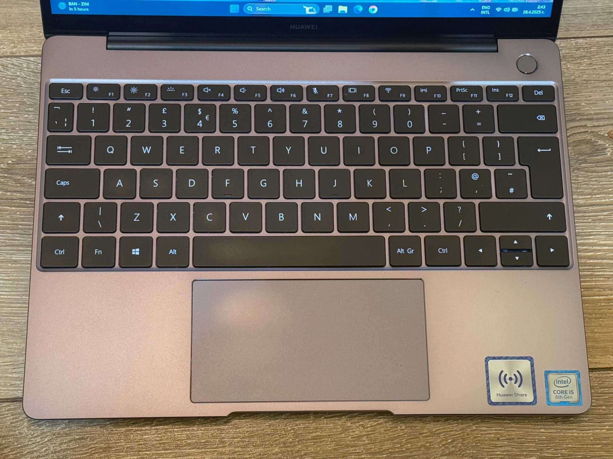 huawei matebook 13 I5/8RAM/256SSD/QHD Display