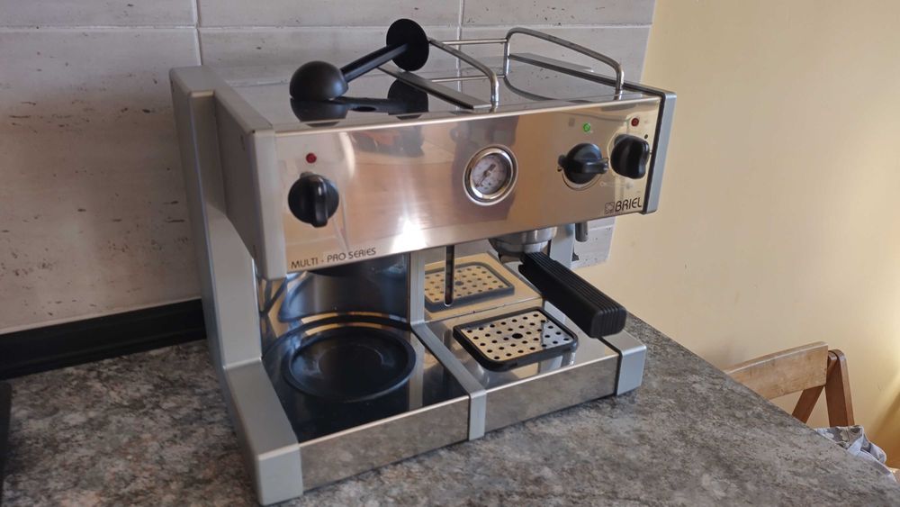 Полупрофесионална кафемашина Briel