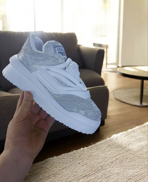 Adidași Versace Odissea