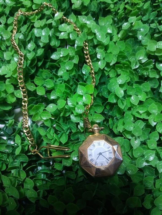 Златист джобен часовник - 20 лв