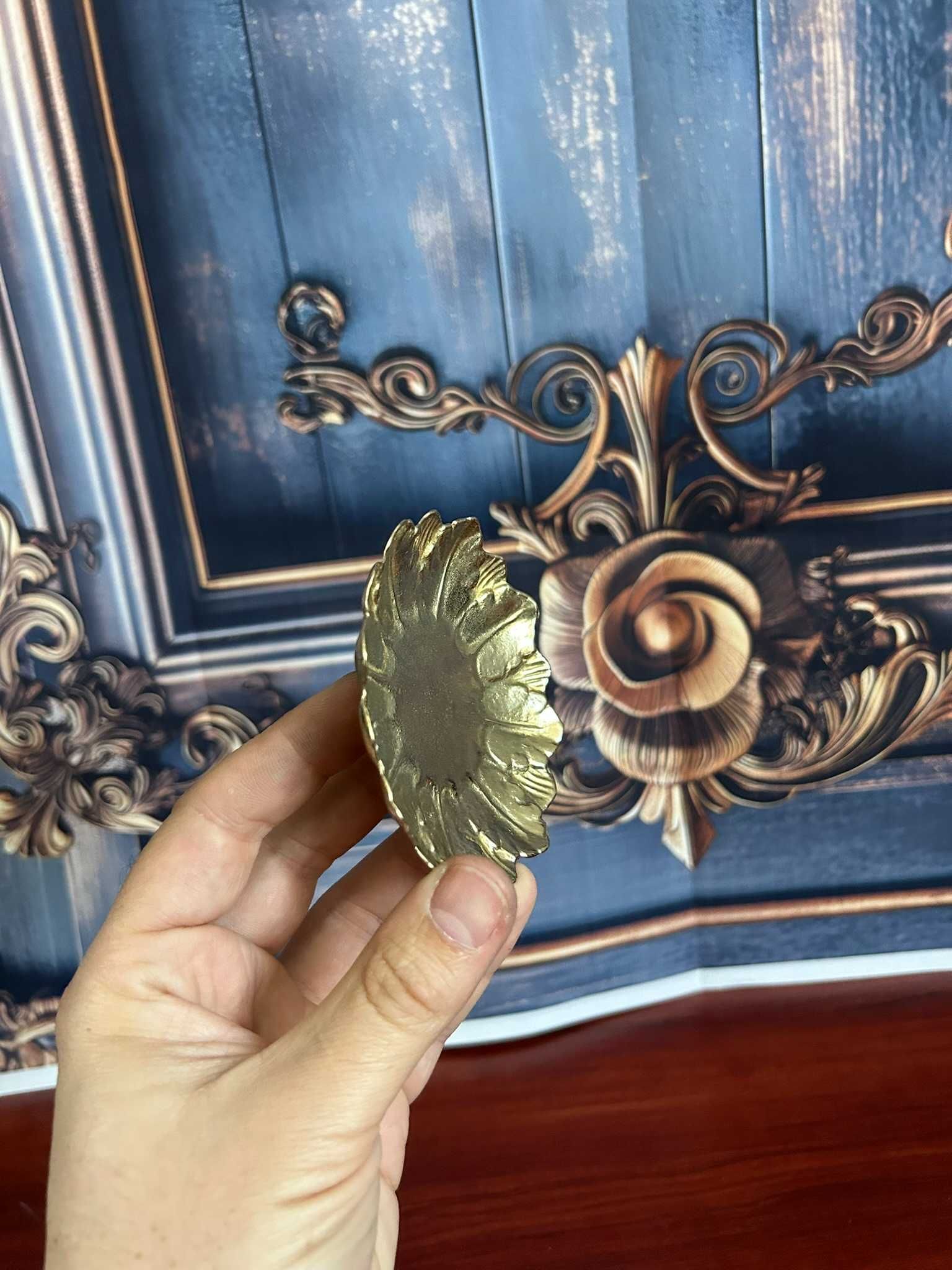 DN720 Mica farfuriuta suport de bronz pt chei, lumare etc 8,5cm diam