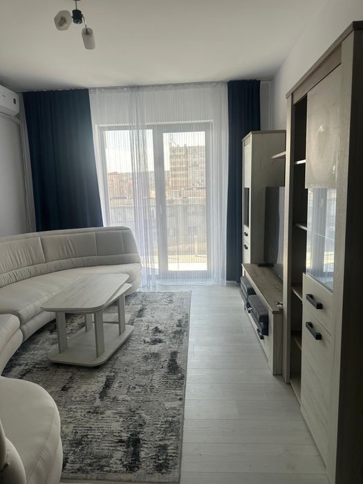 Inchiriez apartament cu 3 camere