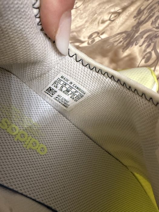 Pantofi sport marca Adidas