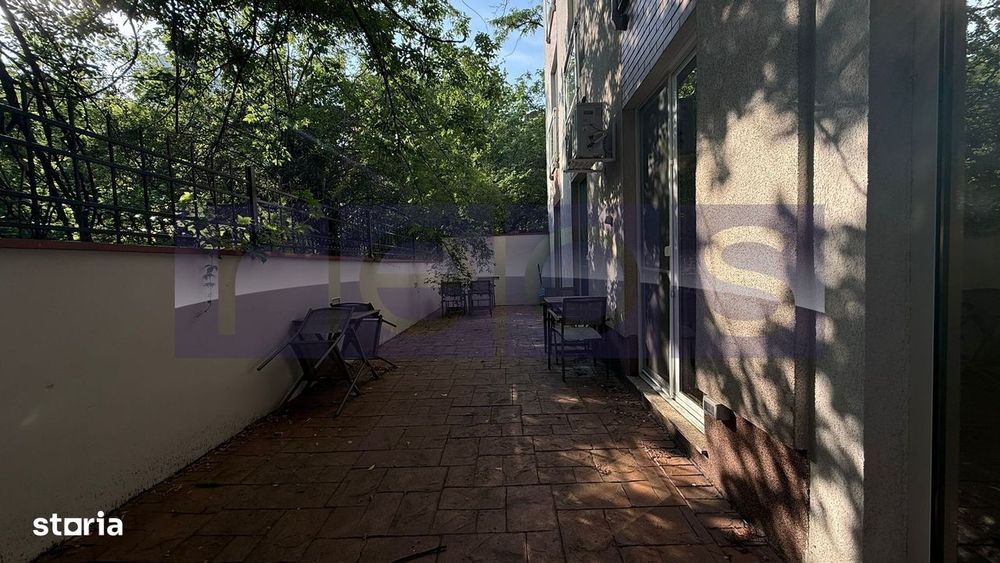 Apartament De Vânzare 4 Camere Zona Centrală + Terasă 40Mp