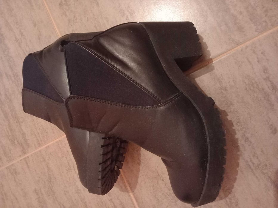 Яке и боти tamaris