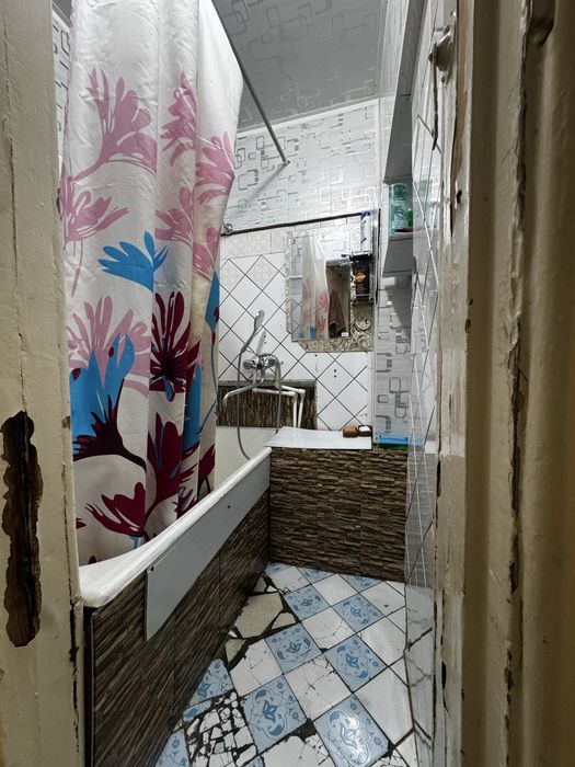 Продается 2 ком с болконом 2 на  6