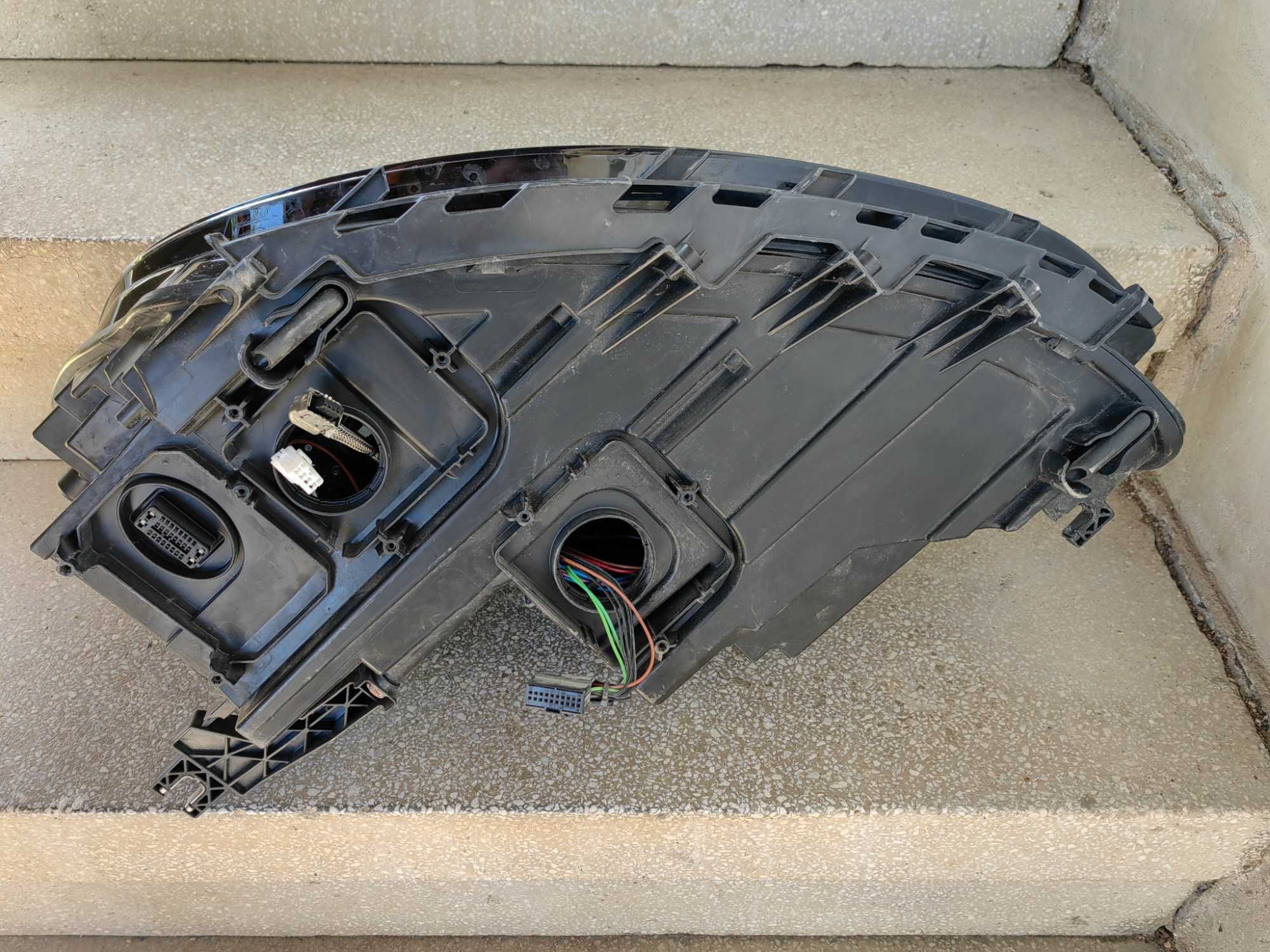 Фарове VW Sharan Bi-Xenon LED ляв десен / Фарове Шаран / Фар Sharan