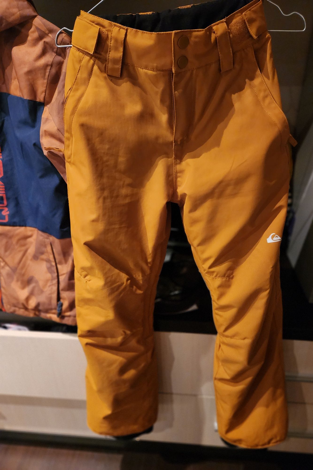 Costum geaca si pantaloni ski Quicksilver pt 12 ani