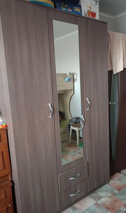 Продам срочно шкаф