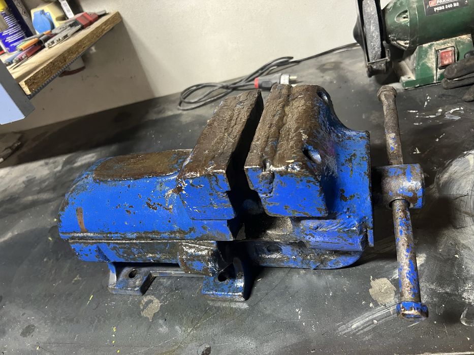 Vând menghină 150 mm