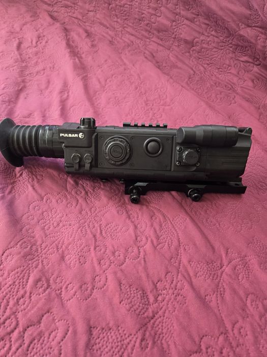 Продавам нощен прицел  пулсар n850 с