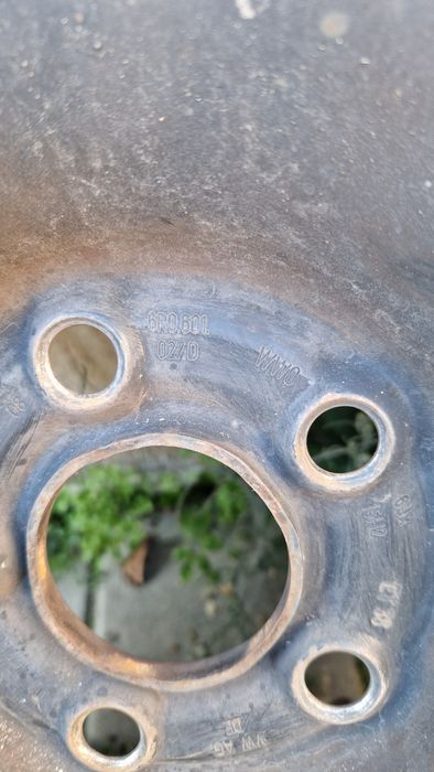 Джанти 15" 5х100  със зимни гуми 185 60 15 vw polo