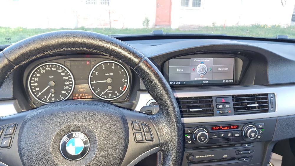 Bmw  320 i  e90 .
