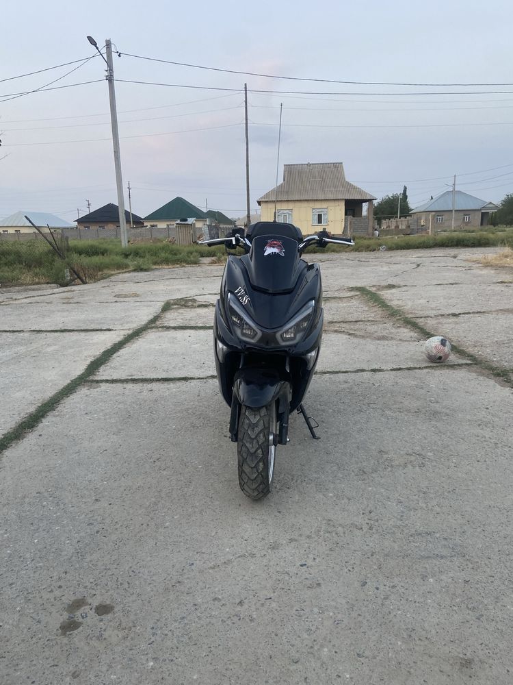 В продаже Макси мопед