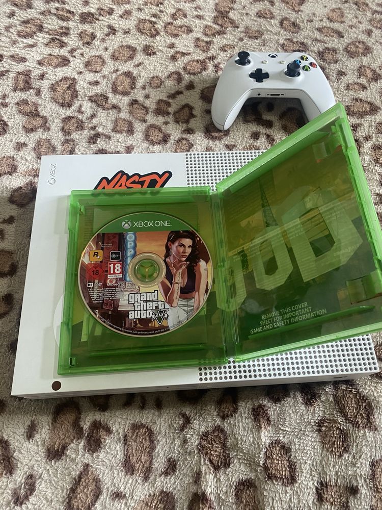 Xbox one s + gta 5
