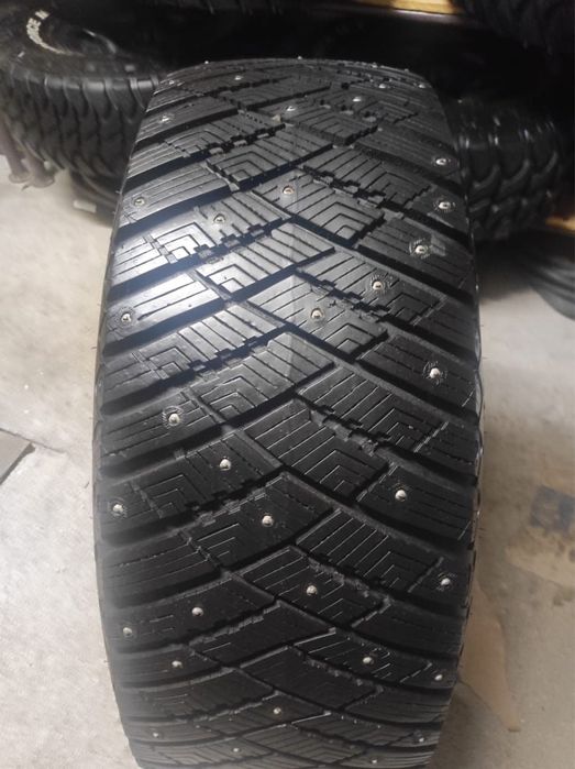 Продам Зимние шины 285/60/17 GOODYEAR