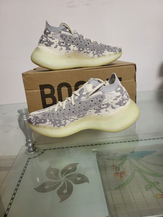 Adidasi Yeezy boost 380