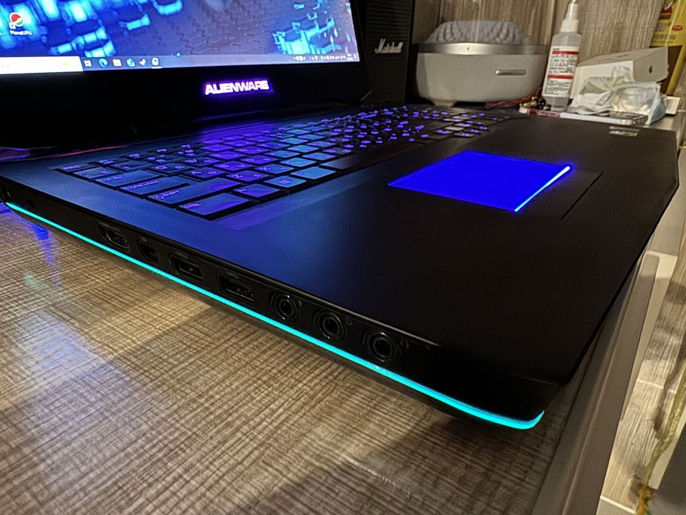 Alienware 17 P18E