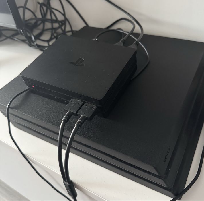 De vanzare ps 4 este ca nou ,foarte putin folosit.