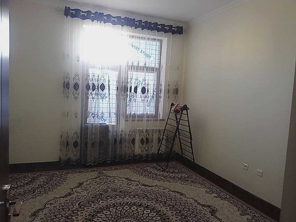 Tamojni orqa tomonida 5 etajli uyni 2 etaji