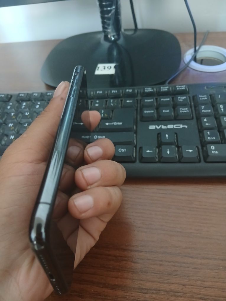 Iphone x sotiladi xolati ideal