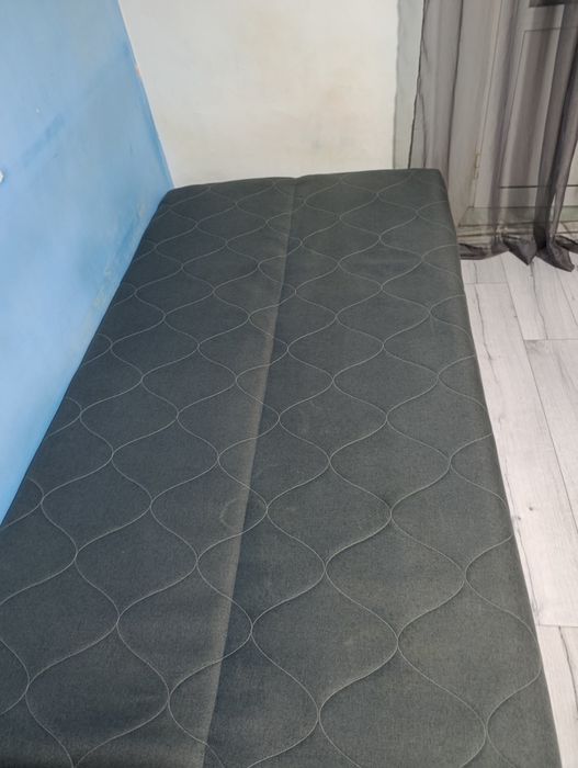 Canapea mica culoare gri