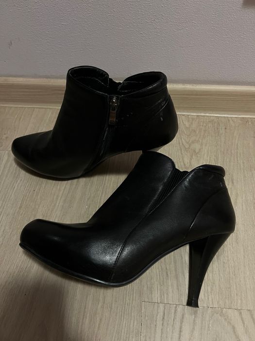 Ghetuțe din piele cu toc nr 40