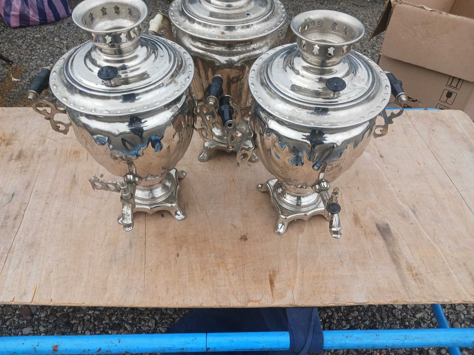 Продавам стари руски самовари