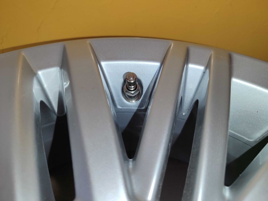 Алуминиеви джанти за VW Up 5,5Jx15 ET40+центр. капачки+резервна гума.