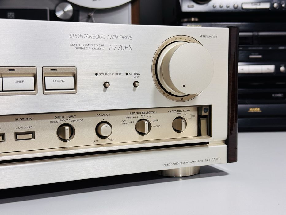 Amplificator de inaltă fidelitate SONY F770ES,lemn,MOS-FET, 21.3 KG !